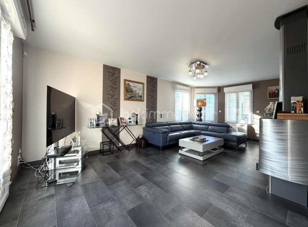 À vendre – Maison d’architecte indépendante à Fublaines (2005) – 8 pièces – 5 chambres – 205 m²