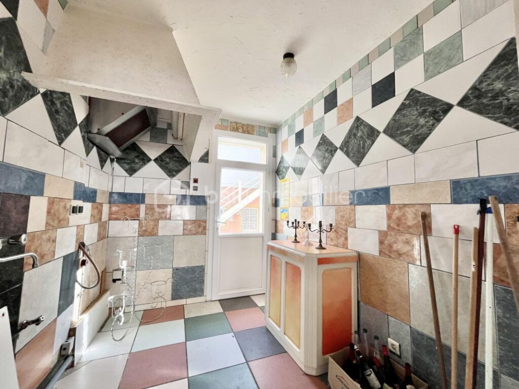 IMMEUBLE MIXTE DE 348m2 AVEC HÔTEL, LOFT, BOUTIQUE ET CAFÉ ! – 11 pièces – NR chambres – 348 m²