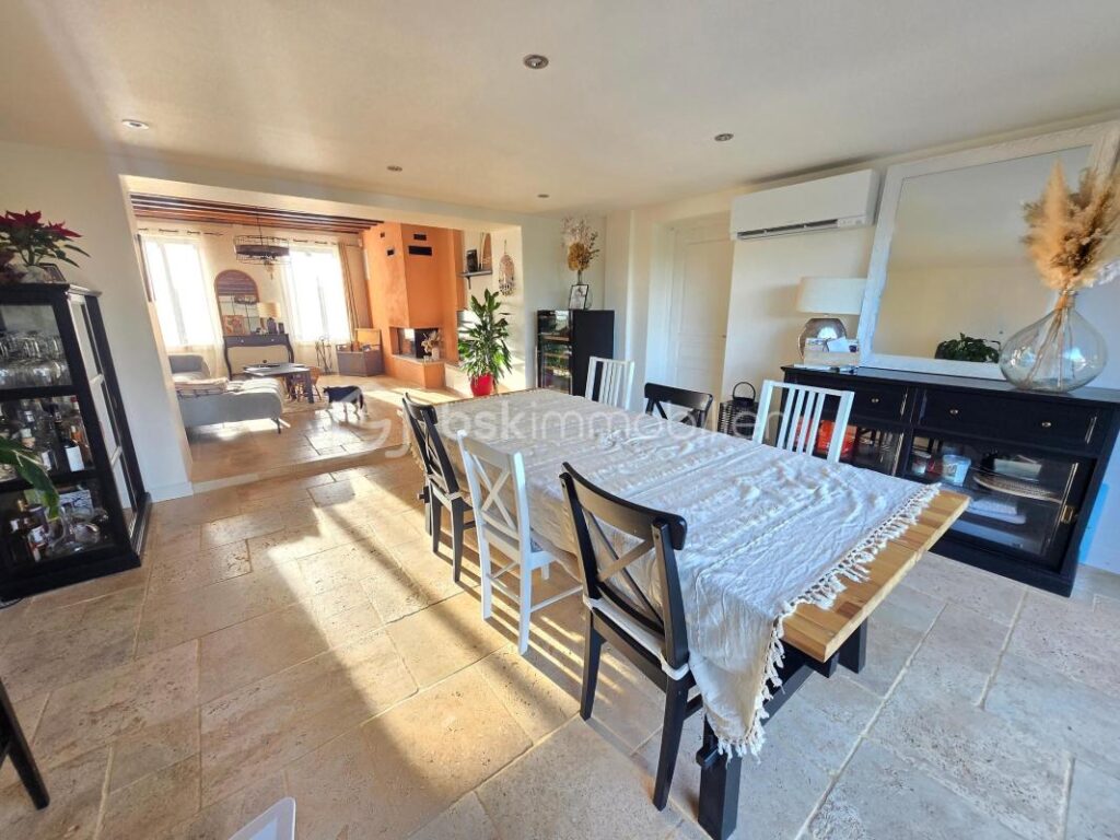 Magnifique Maison en pierres de 201m² à Raveau – 5 pièces – 4 chambres – 201 m²