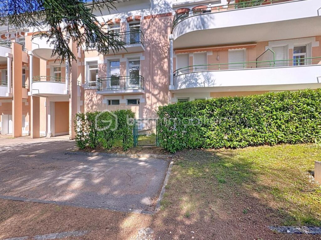 Bel appartement situé sur les hauteurs de Dijon- parking- cave et piscine – 2 pièces – 1 chambre – 51 m²
