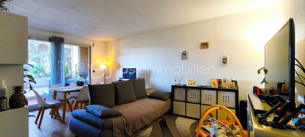 Magnifique appartement T3, avec une cave , située dans une résidence sur les hauteurs de Cassis – 3 pièces – 2 chambres – 67 m²