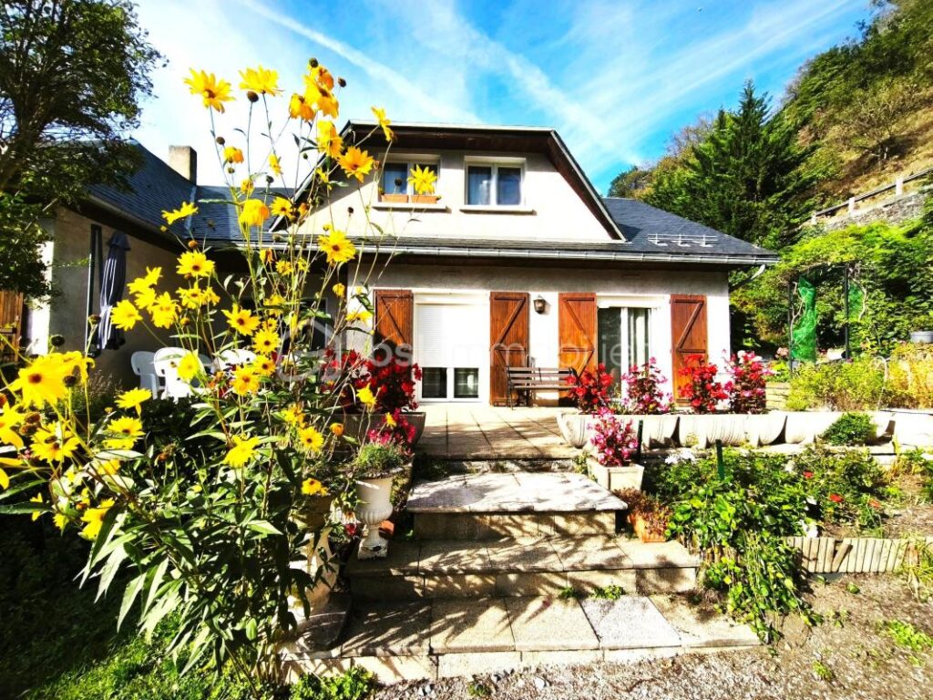 💥 Juzet-de-Luchon (31110) – Propriété de caractère avec piscine et vue montagnes à prix imbattable 💥 – 10 pièces – 5 chambres – 230 m²