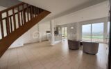 Maison familiale à 5 minutes de Pont-l’Évêque – Grand terrain de 3 900 m² et belle vue – 4 pièces – 3 chambres – 104 m²