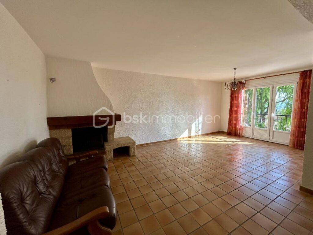 SOLLIES VILLE – CHARMANT PAVILLON T4 + TERRASSE + GARAGE – 4 pièces – 3 chambres – 91 m²