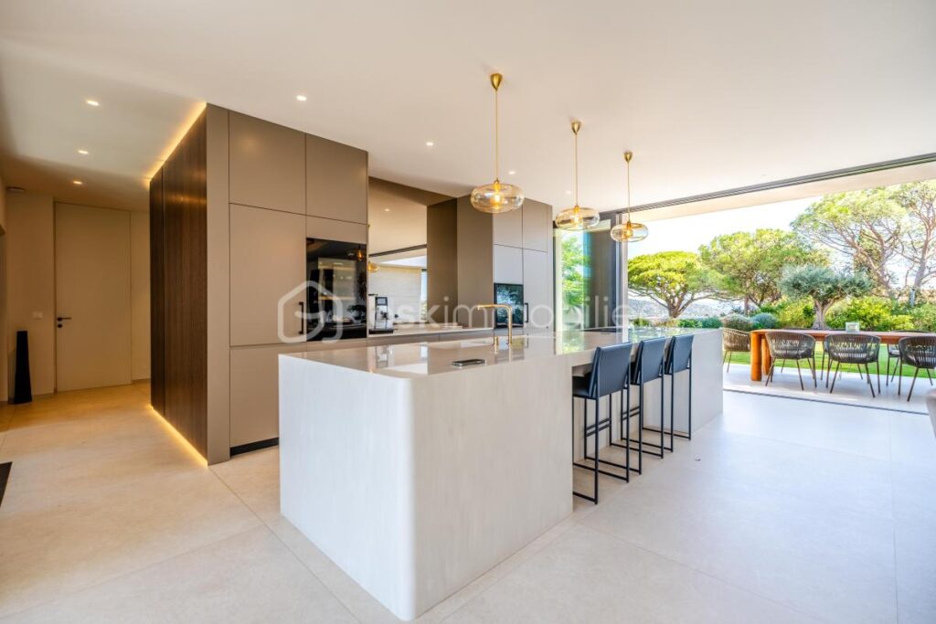 Villa d’exception – Double vue mer dans Golfe de Saint Tropez – 10 pièces – 5 chambres – 370 m²