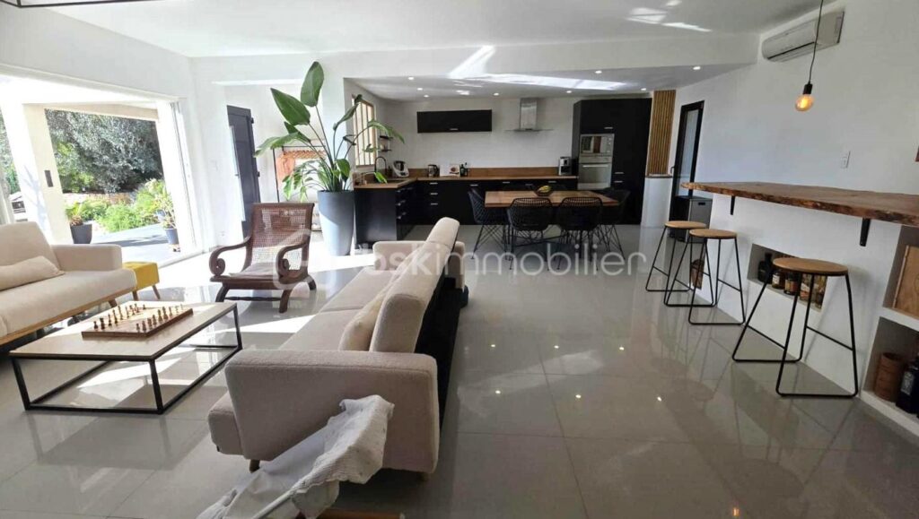 A Lorgues (Var) – MAISON TRADITIONNELLE avec loft indépendant, piscine balinaise & prestations haut de gamme! – 6 pièces – 4 chambres – 150 m²