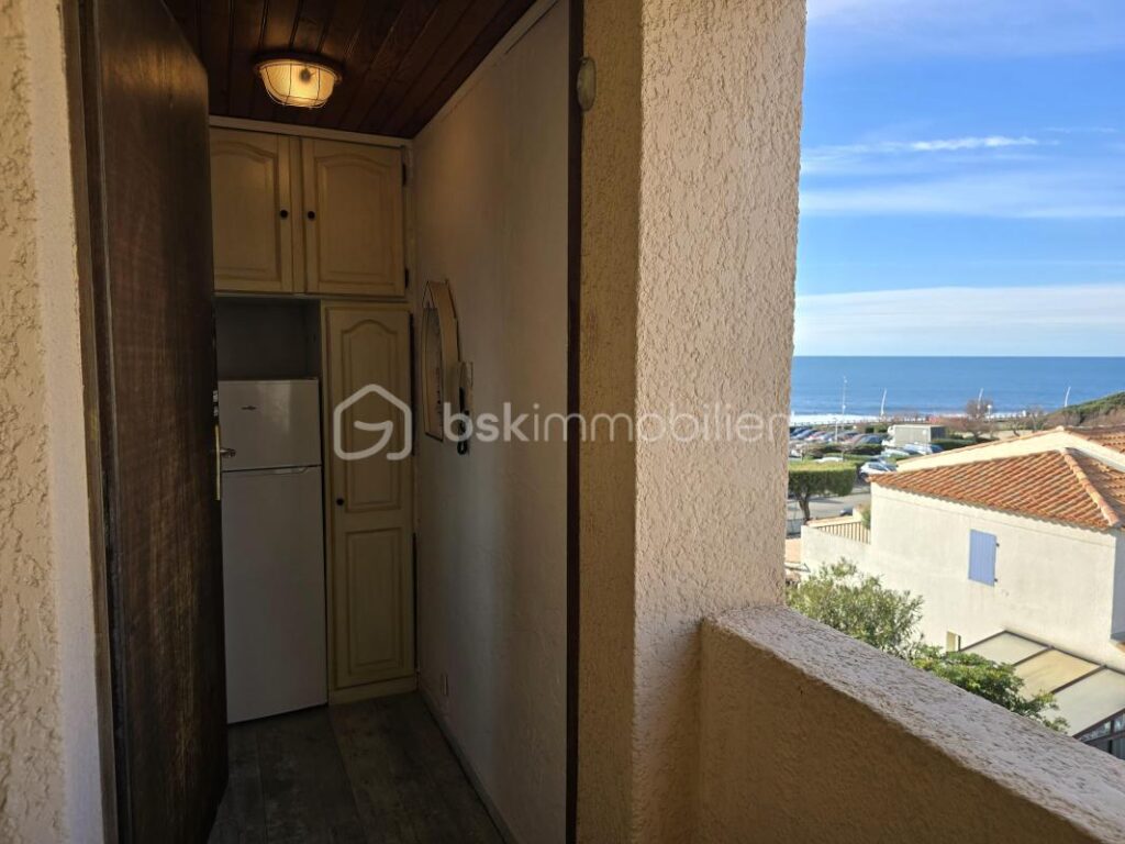 Appartement 2 pièces face au port – 28 m² habitable – 2 pièces – 1 chambre – 23 m²