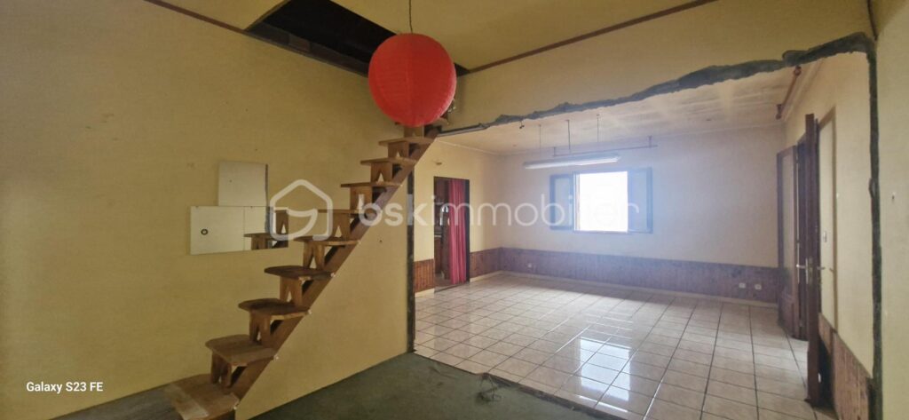 Maison a rénover A PETITE ILE – 4 pièces – 3 chambres – 75 m²