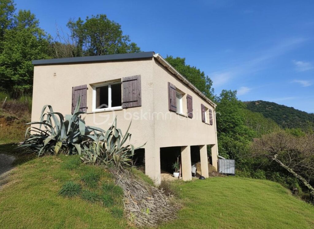 Villa récente avec vue exceptionnelle – Riols – DPE A – Terrain + parcelles – 3 pièces – 2 chambres – 82 m²