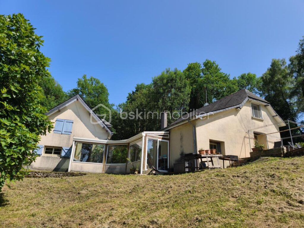 MAISONS DU 17 EME AVEC PETITE DEPENDANCE ET GARAGE – 5 pièces – 4 chambres – 150 m²
