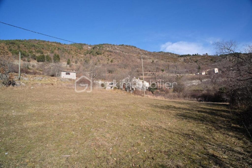 Terrain constructible 1305 m2 exposition plein sud et vue montagne – NR pièces – NR chambres – 1305 m²