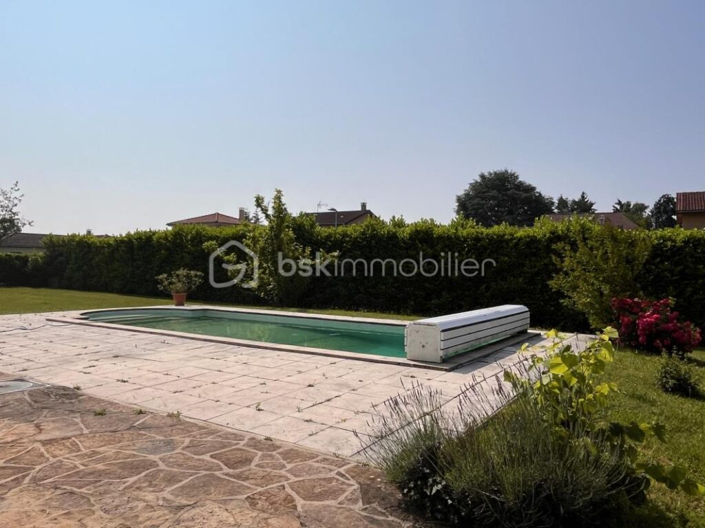 Belle maison d’architecte dans cadre privilégié sur terrain de 2000M2 – 8 pièces – 4 chambres – 300 m²