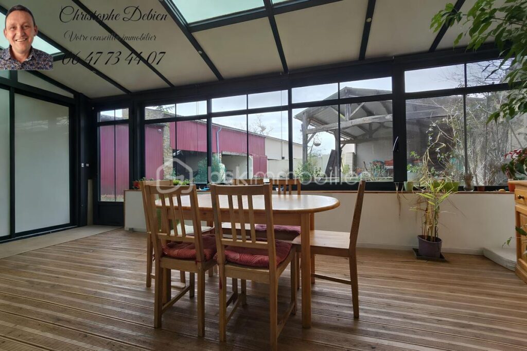 PAVILLON FAMILIAL 221 M² – 6 CHAMBRES – JARDIN CLOS & DÉPENDANCES – CENTRE DE CHAVAGNES-EN-PAILLERS – 10 pièces – 6 chambres – 221 m²