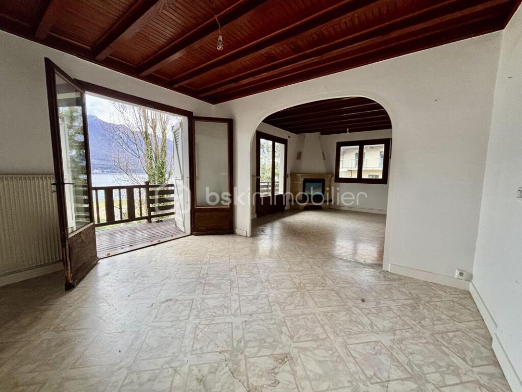 Chalet en bois avec vue sur le lac du Bourget – Le Vivier-du-Lac – 5 pièces – 3 chambres – 100 m²