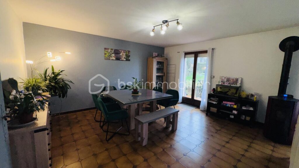 PAVILLON – 5 pièces – 3 chambres – 134 m²