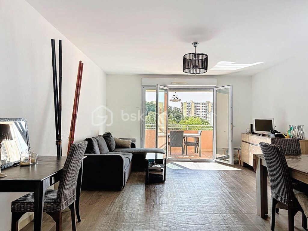 AJACCIO – ENTREE DE VILLE T3 82 M2 – 3 pièces – 2 chambres – 81 m²