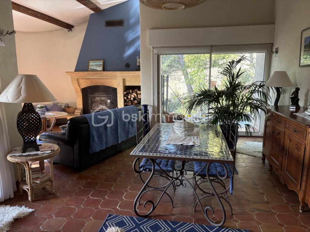 Maison traditionnel (4 chambres) dans la colline au calme, vue dominante – 5 pièces – 4 chambres – 170 m²