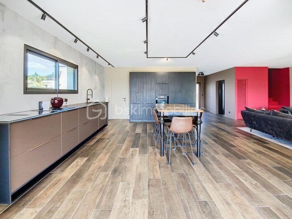 PERLE RARE AU MONT SAINT-LOUP – 5 pièces – 3 chambres – 190 m²