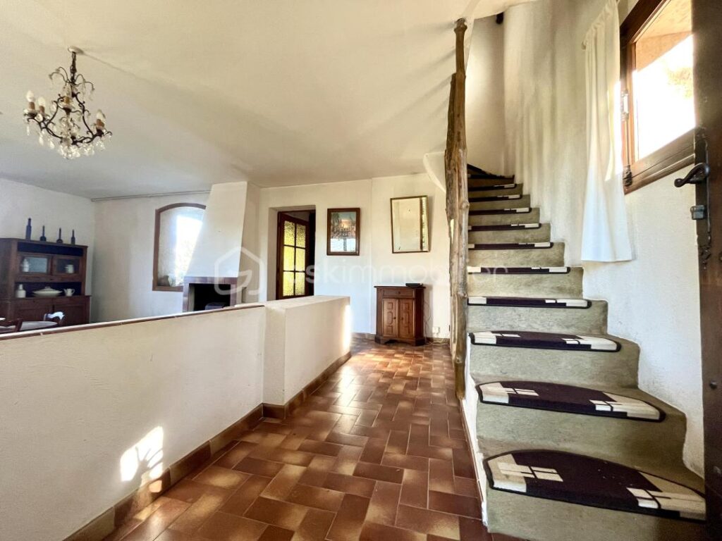 Villa 85 m² sur terrain de 4 200 m² – Callian (Var Est -83440) – Vue village – 3 pièces – 2 chambres – 85 m²