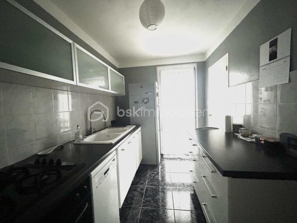 Appartement 79 m²- 3 chambres avec terrasse et vue – 4 pièces – 3 chambres – 79 m²