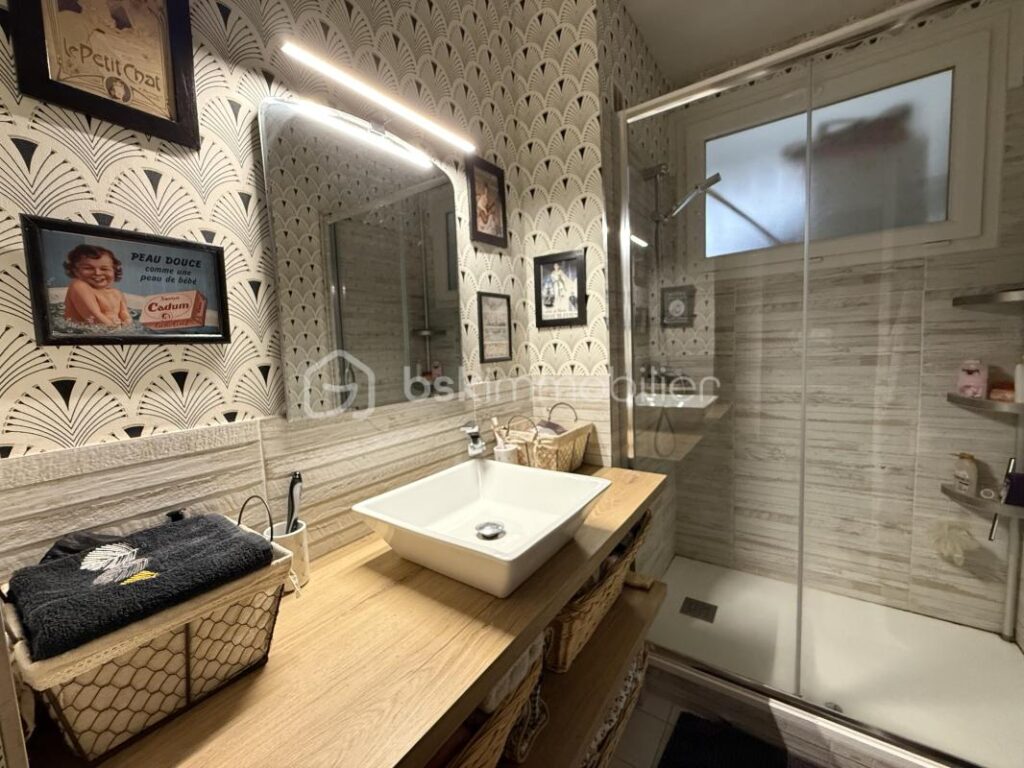 Appartement lumineux situé dans un environnement calme et verdoyant, à deux pas des commerces et commodités – 3 pièces – 2 chambres – 60 m²