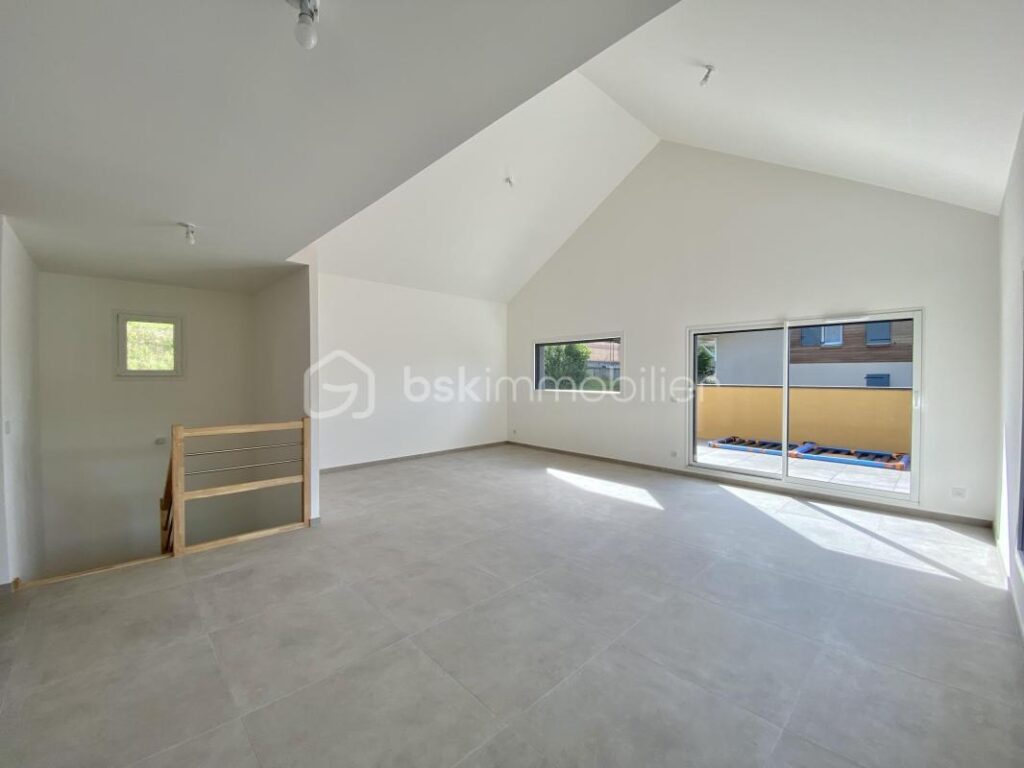 Magnifique maison 5 pièces sur 660 m² de terrain à l’entrée de Sillingy – 5 pièces – 4 chambres – 124 m²