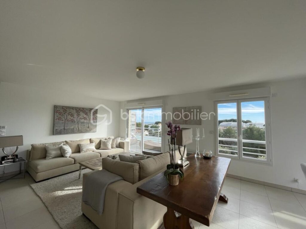 L’Exception Panoramique : Penthouse & Rooftop entre Nice et Cannes – 4 pièces – 3 chambres – 118 m²