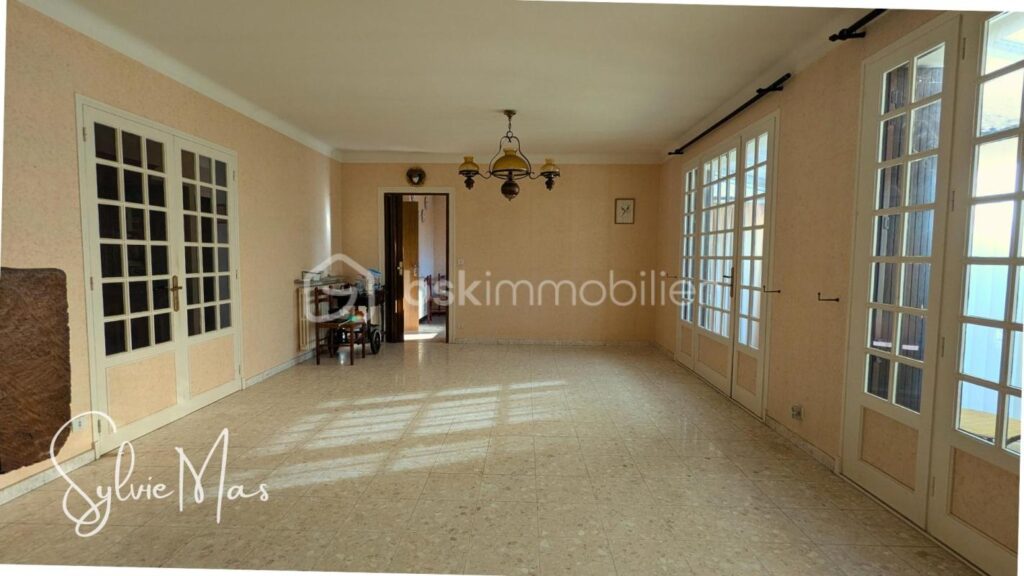 Maisons 4 pièces sur sous sol complet et jardin arboré 2 400 m2 – 5 pièces – 3 chambres – 125 m²