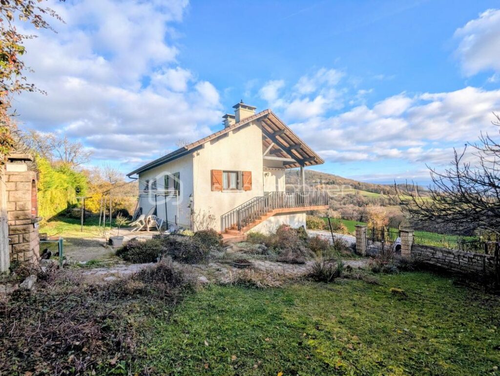 VALLIERES — CALME — VUE DEGAGEE — 4 CHAMBRES — GARAGE — CAVE – 5 pièces – 4 chambres – 94 m²