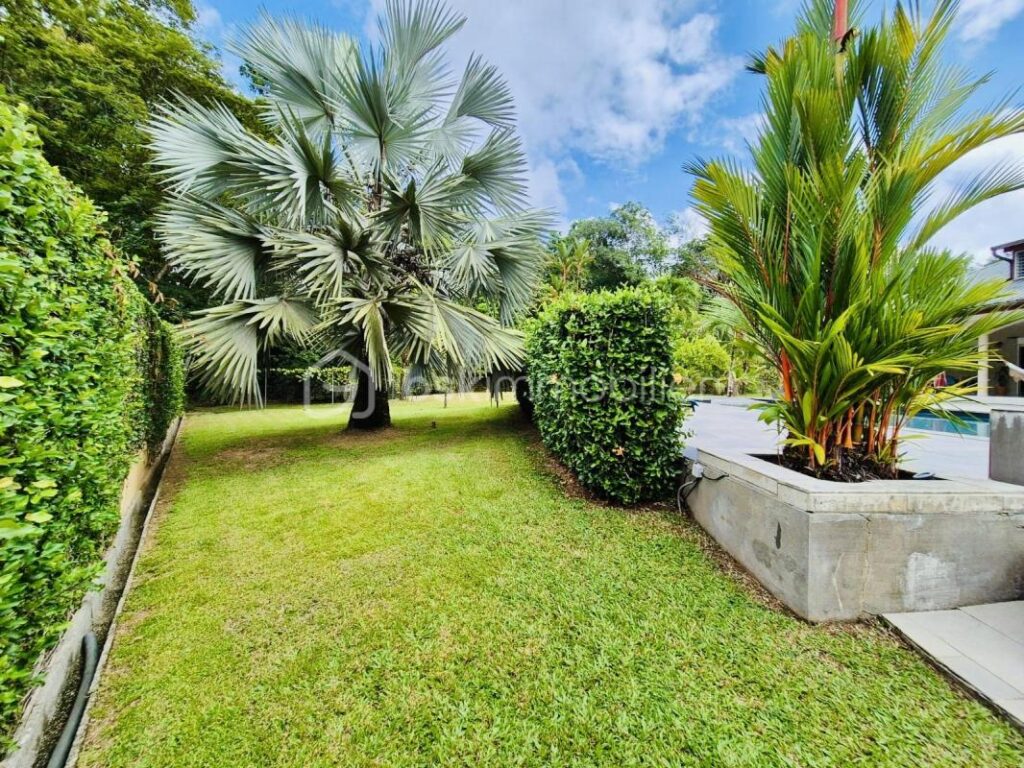 Superbe villa T4 de 200m2 à Matoury – 4 pièces – 3 chambres – 200 m²