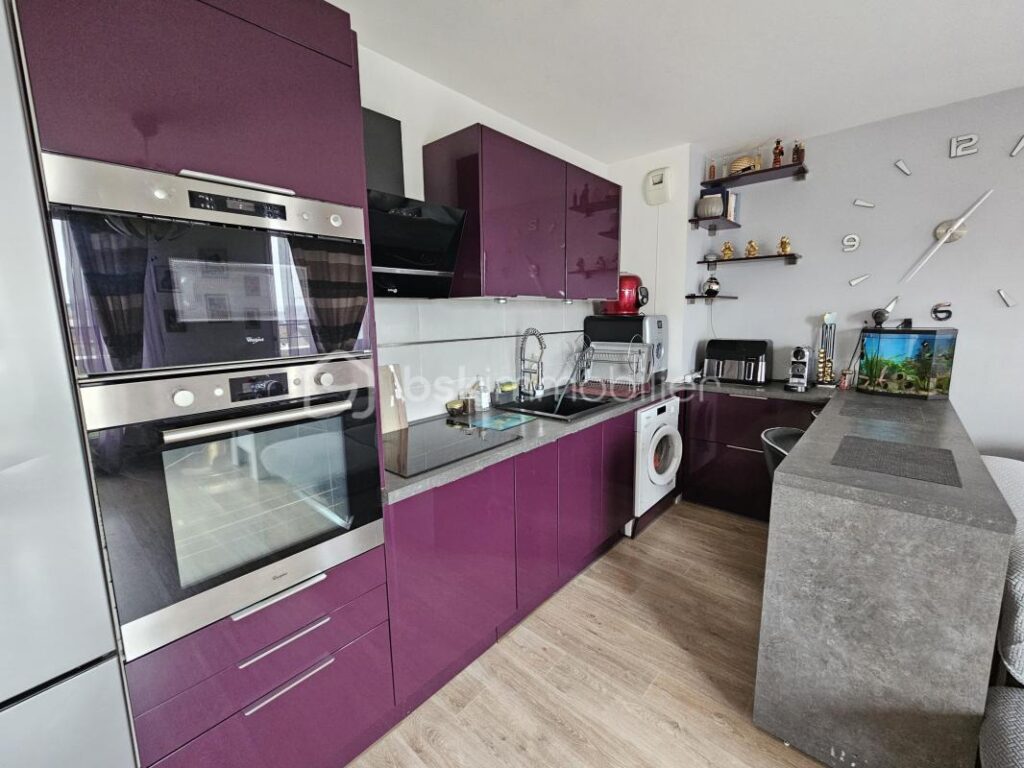 Dernier étage F2 44m² terrasse 14m² SUD parking DPE C – 2 pièces – 1 chambre – 44 m²