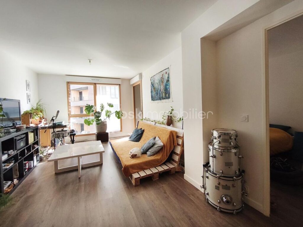 PANTIN – Fort d’Aubervilliers – T2 récent avec loggia dans résidence Woodeum – 2 pièces – 1 chambre – 45 m²