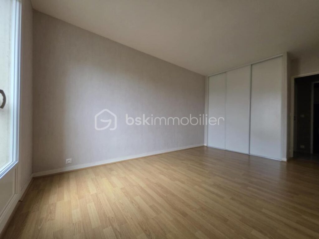 APPARTEMENT AVEC GARAGE ET CAVE – 2 pièces – 1 chambre – 55 m²