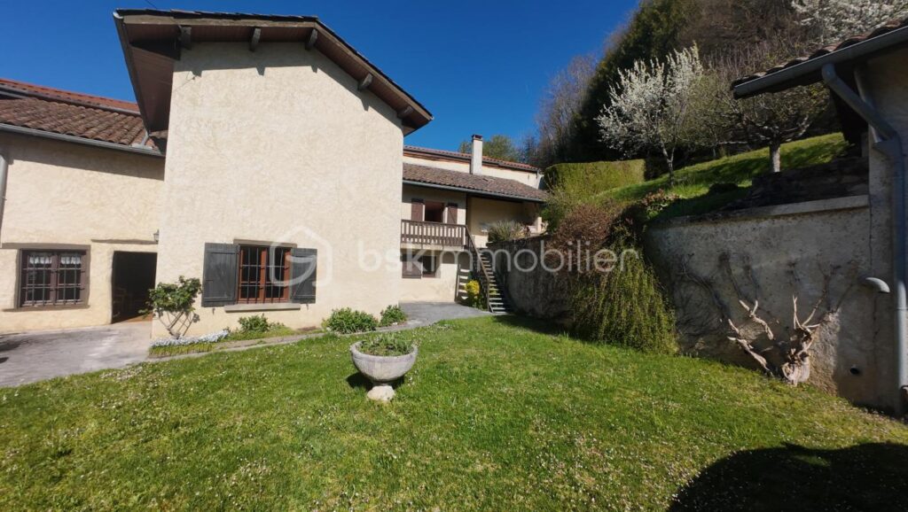 🏡 Saint-Nicolas-de-Macherin – Maison 7 pièces – 152 m² de tranquillité et de potentiel! – 6 pièces – 6 chambres – 152 m²