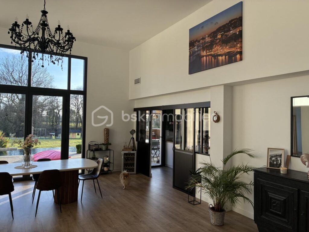 Maison Contemporaine proche de Coutras Habitation et Activité Libérale 485000€ St Antoine sur l’Isle – 8 pièces – 3 chambres – 190 m²