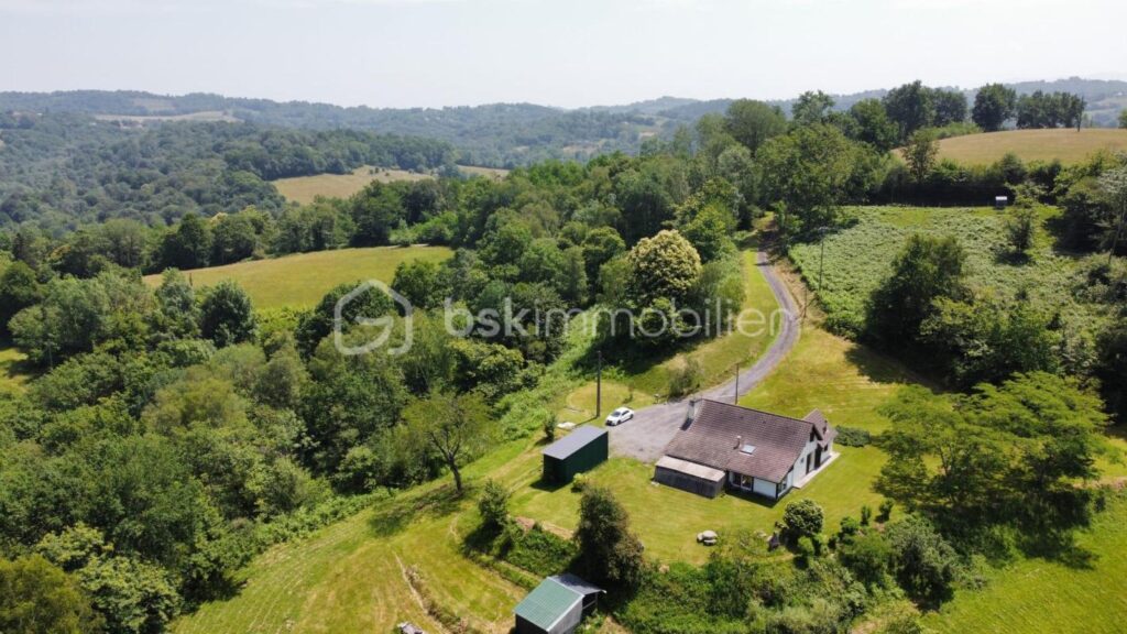 Maison isolée au calme mais proche des commerces entre Pau et Oloron – 4 pièces – 2 chambres – 155 m²