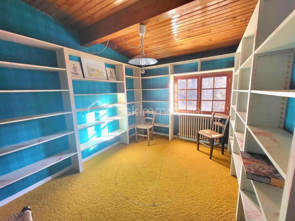 IDÉAL INVESTISSEUR / MARCHAND DE BIENS – Fort potentiel de rentabilité et plus-value – 264 m² sur 3 125 m² terrain – 15 pièces – 10 chambres – 264 m²