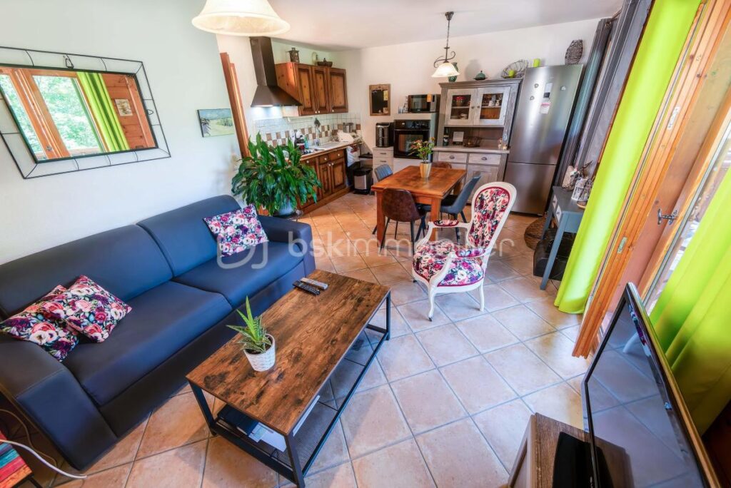 73590 FLUMET – APPARTEMENT T3, 2 CHAMBRES – GRAND BALCON SUD-OUEST VUE MONTAGNE – PROCHE SKI – RÉSIDENCE RÉCENTE – 3 pièces – 2 chambres – 45 m²