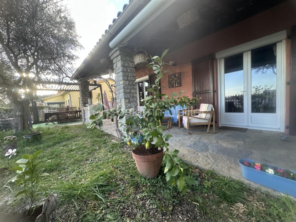 Découvrez la quiétude d’une villa spacieuse à Bagard à proximité de toutes commodités – 5 pièces – 3 chambres – 131 m²