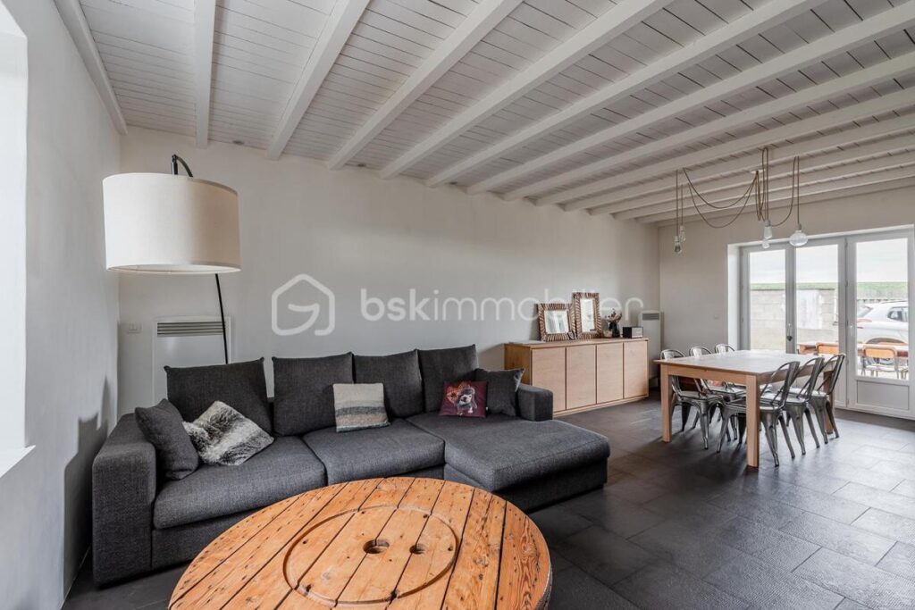 MAISON AVEC CHARME , POTENTIEL D’AGRANDISSEMENT ET DEPENDANCE AU CALME ET SANS VIS A VIS – 5 pièces – 3 chambres – 128 m²