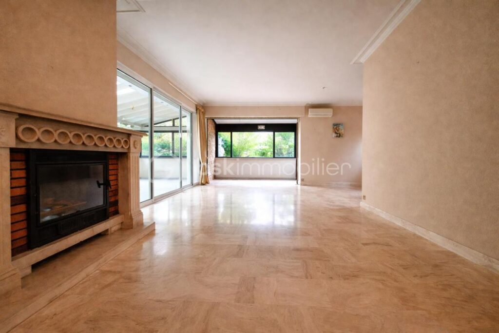 Maison d&rsquo;architecte à Eymet proche des commodités – 5 pièces – 4 chambres – 168 m²