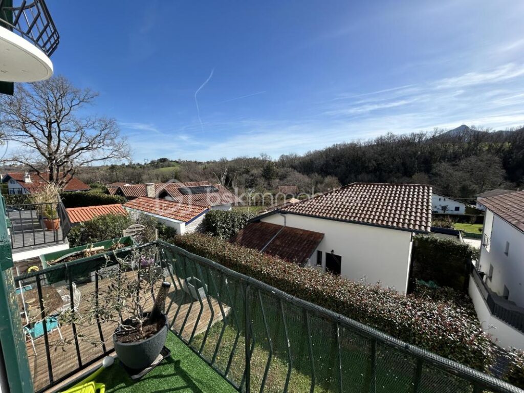 T3 de 64 m2 avec vue dégagée à Urrugne – 3 pièces – 2 chambres – 64 m²