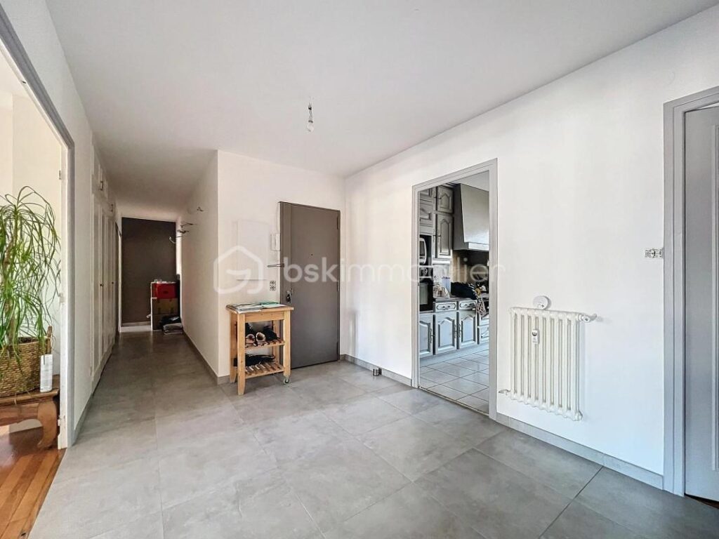Appartement de 110m2 avec balcon + cave – 5 pièces – 3 chambres – 110 m²