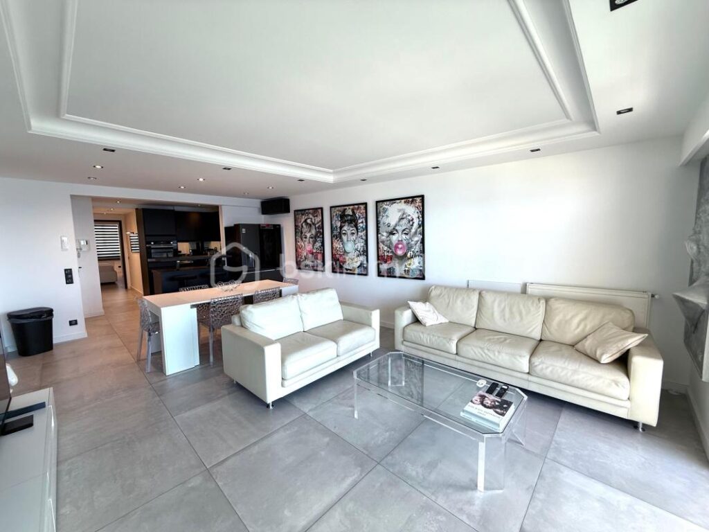 CANNES CROISETTE – VUE MER PANORAMIQUE – APPARTEMENT 107M² – 3 CHAMBRES – PARKING – CARRE D’OR – 4 pièces – 3 chambres – 107 m²