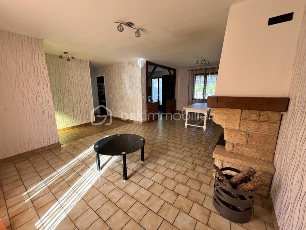 Charmant pavillon de plain-pied sur sous-sol complet avec garage et terrain – 4 pièces – 3 chambres – 89 m²