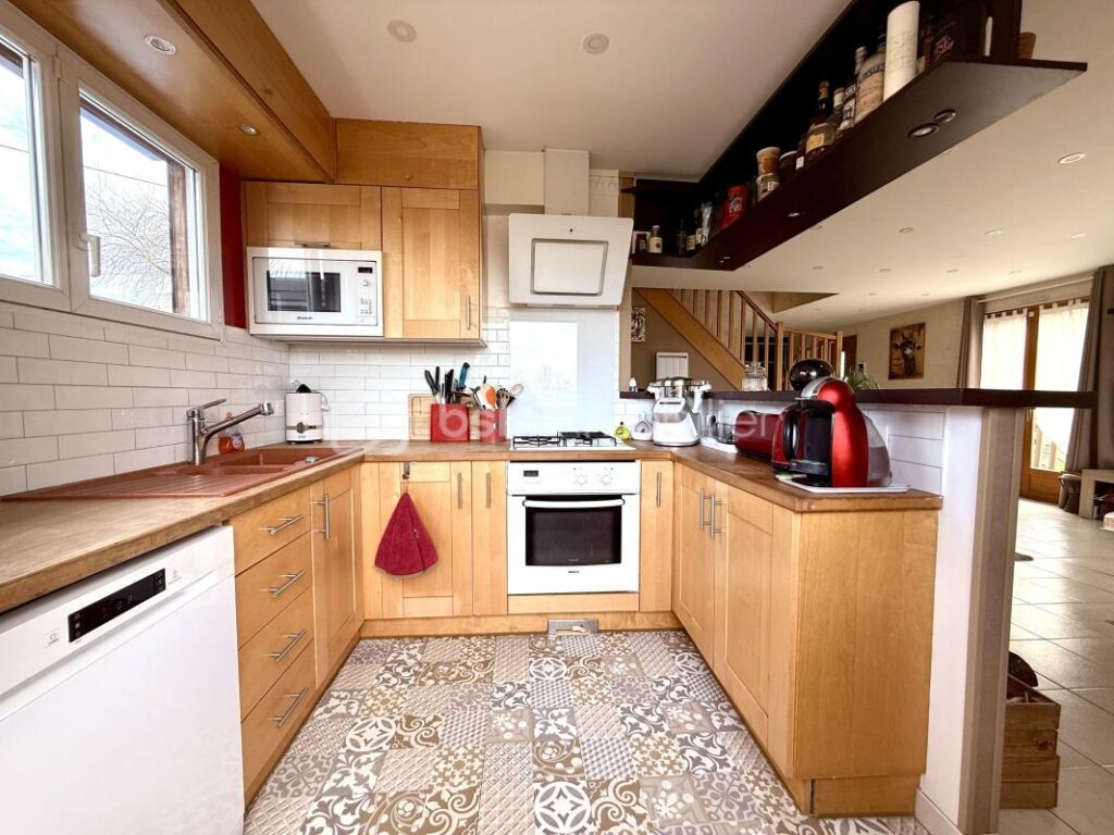 Maison familiale avec piscine et entièrement connectée !! – 5 pièces – 4 chambres – 150 m²