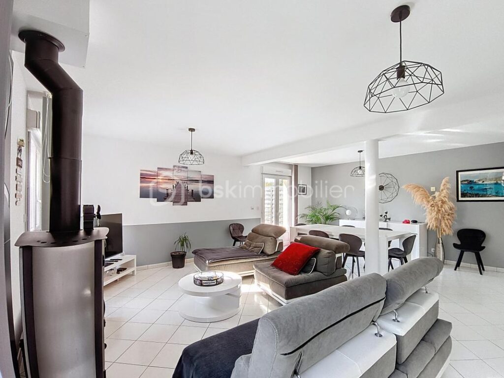 BELLE MAISON AVEC PISCINE PROCHE DE DIJON – 4 pièces – 3 chambres – 110 m²