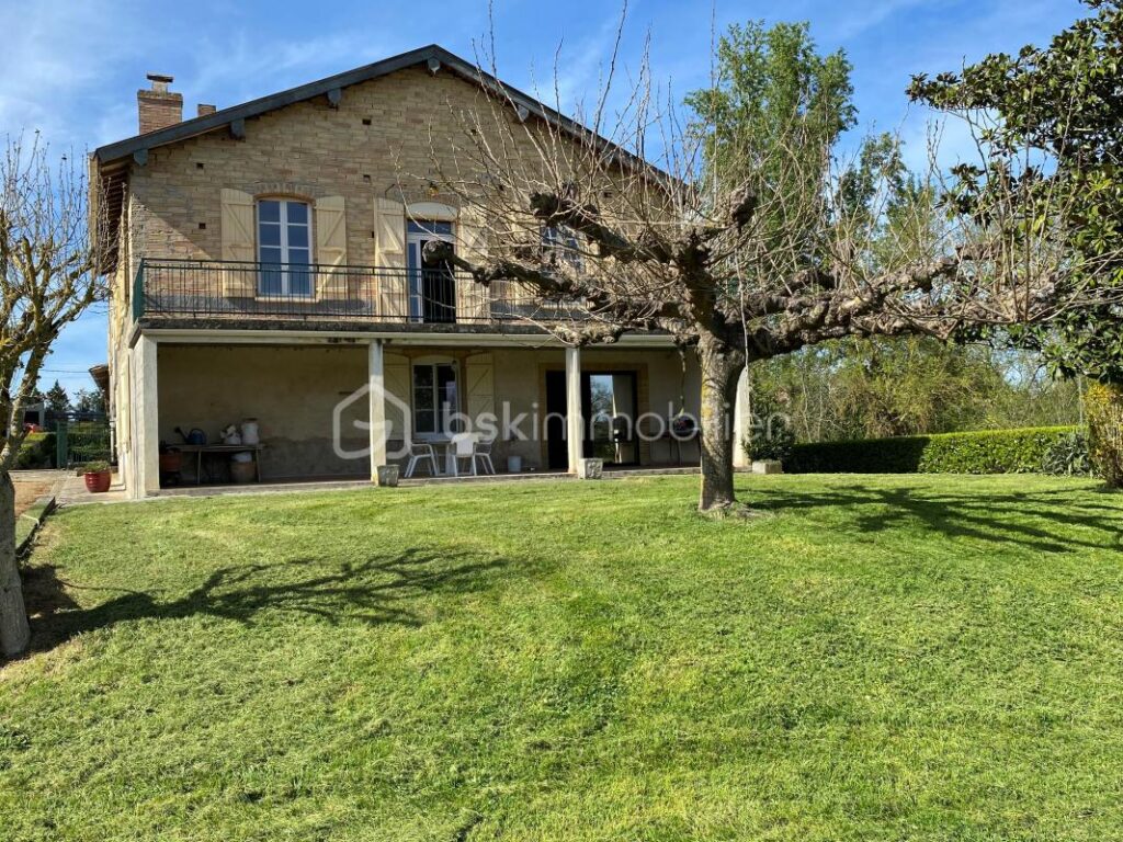 MAISON MOULIN – 8 pièces – 5 chambres – 240 m²