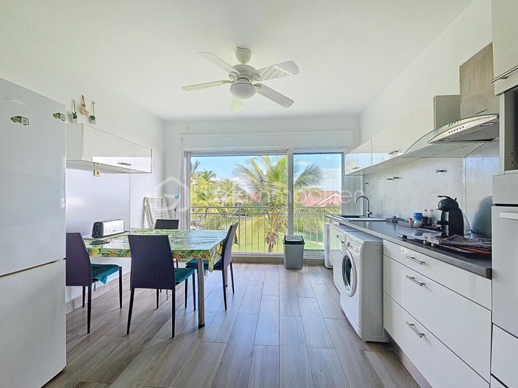 Appartement T4 74 m2 vue mer piscine – 4 pièces – 3 chambres – 73 m²