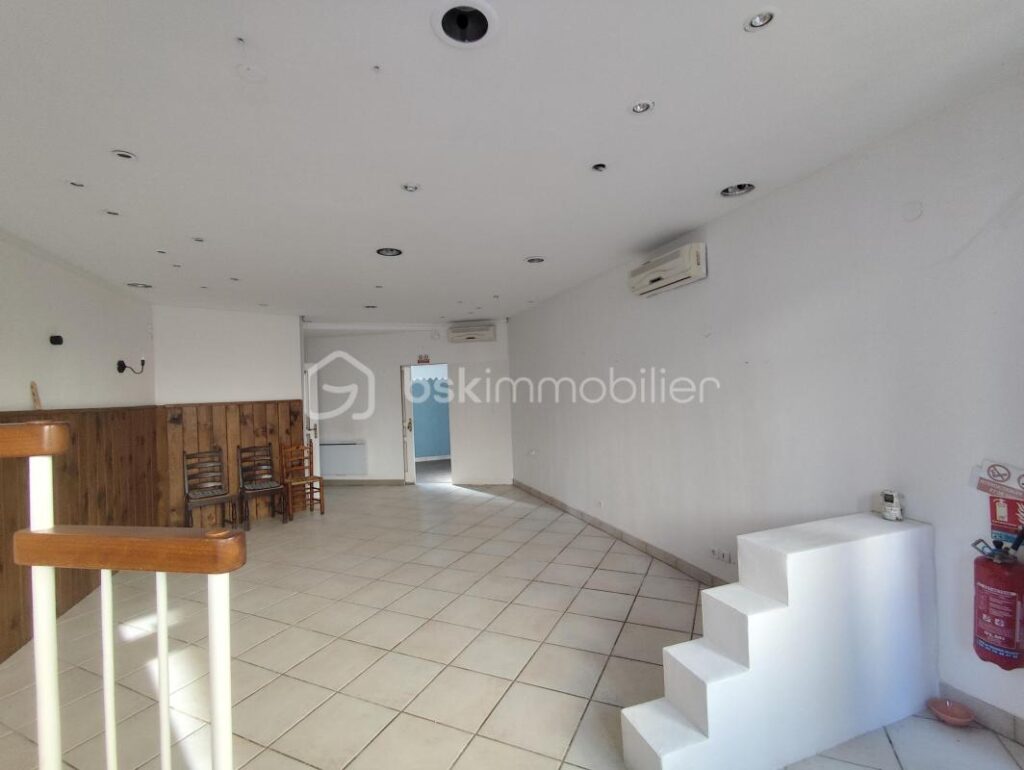 IMMEUBLE PROCHE DES COMMODITES – 7 pièces – NR chambres – 140 m²